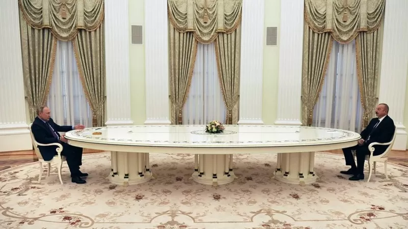 123348864 aliyevputin2.jpg