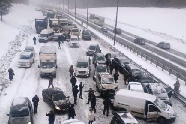 30 AVTOMOBİL QEZASİ