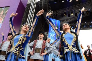 b9a3914a-5875-3568-afb9-8806e3824606