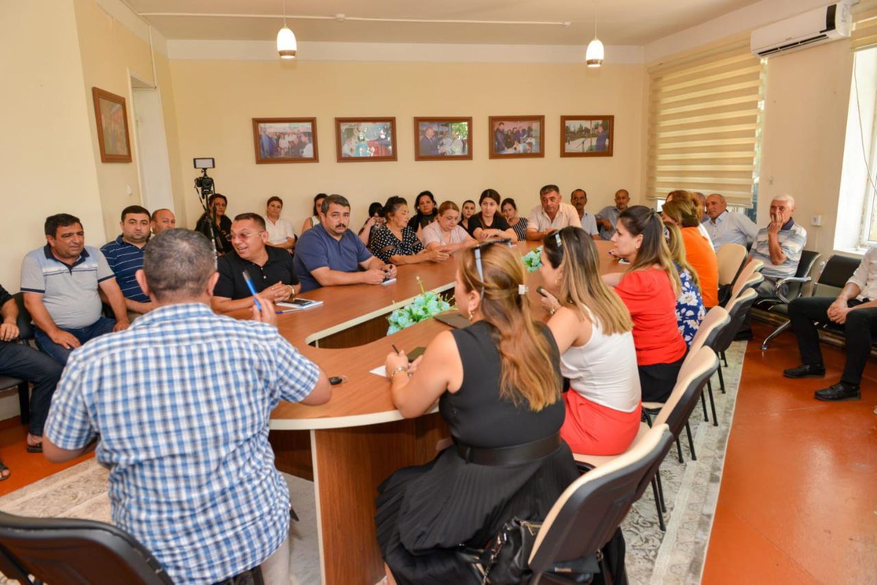 Photo 5350606310044978564 y (1)