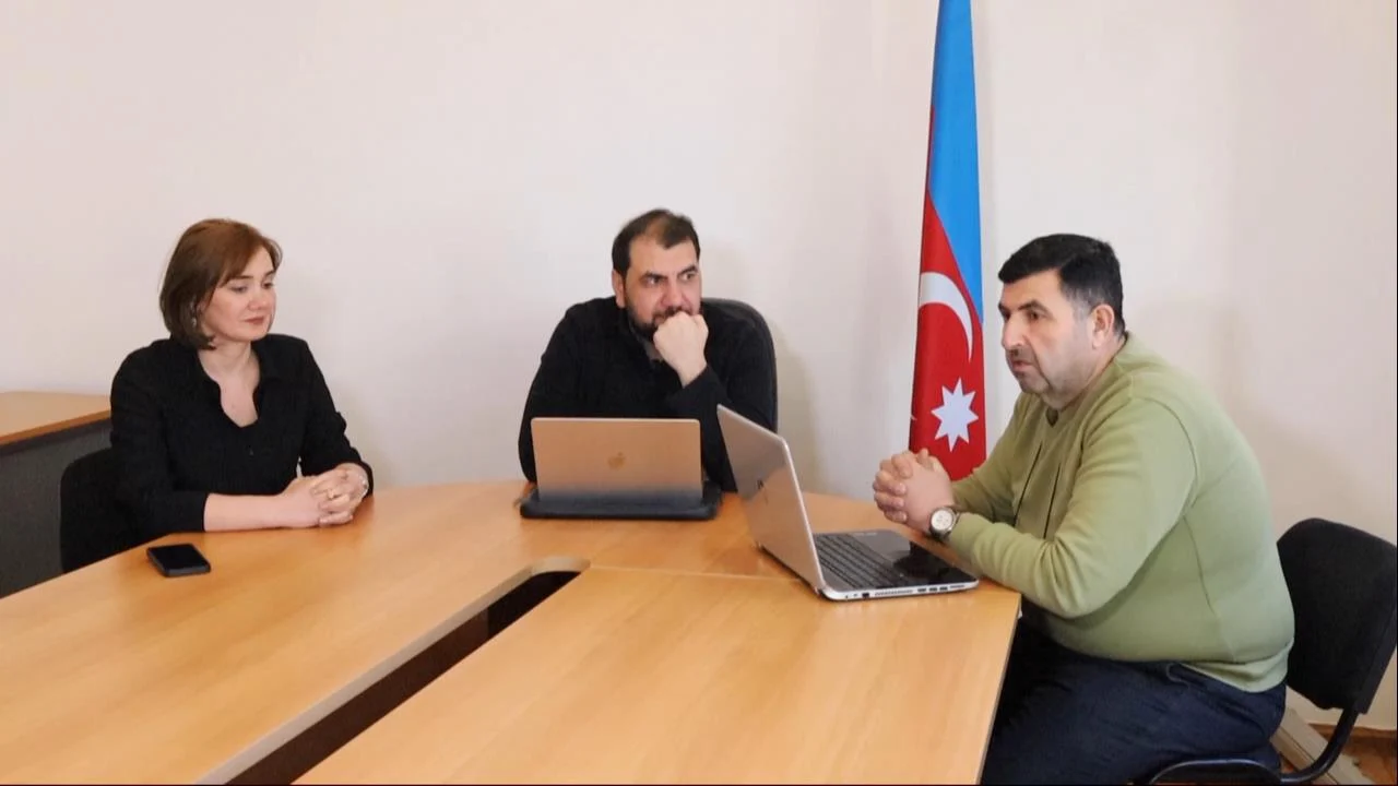 Photo 5282956615173147900 y