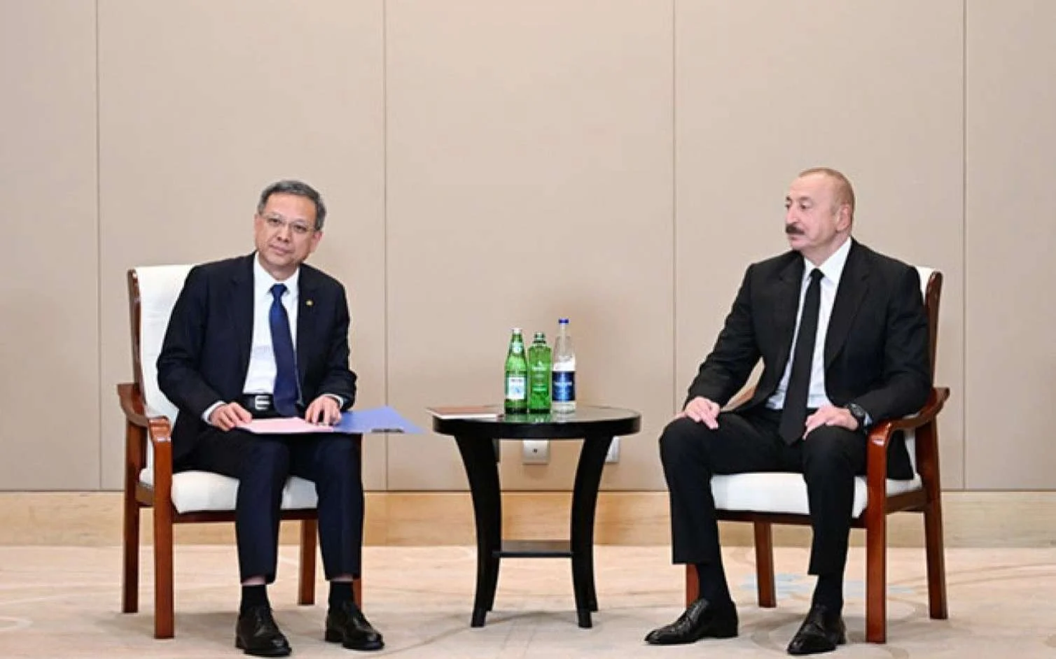 İlham Çin görüşü