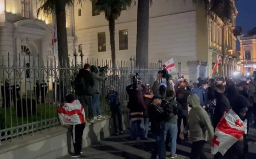 Tbilisi etiraz prez